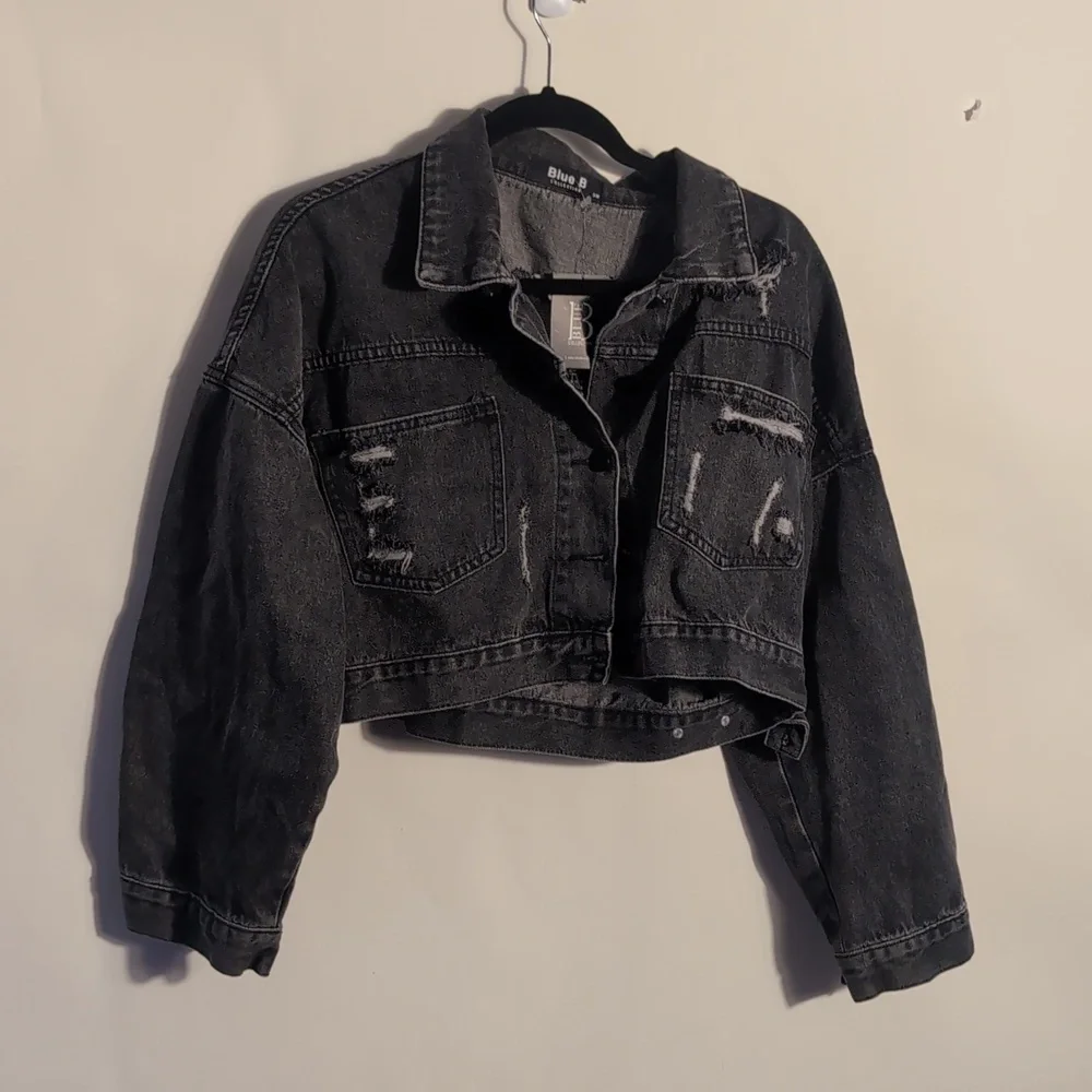 Women's Crop Jean Jackets BOHO Button Down Ripped Denim Jacket with Rhinestone